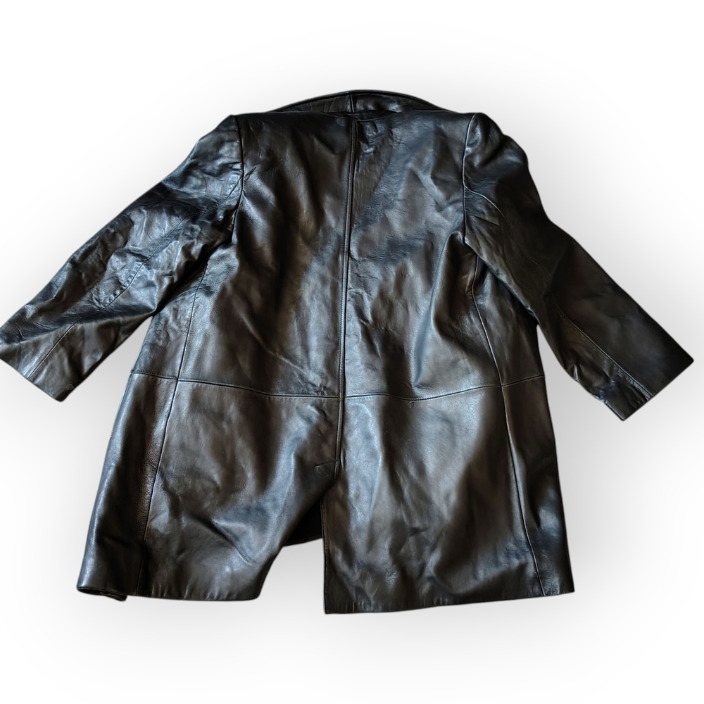 Danier Canada Women's Vintage 1990's Genuine Leather Trench Coat. - Picture 8 of 14